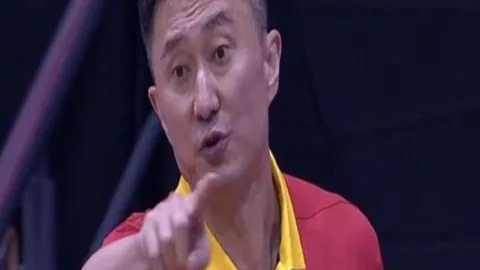 新版Disney Lorcana卡牌游戏主角：蜂蜜巫师小熊维